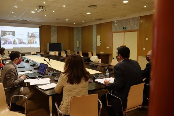 El consejero de Agricultura, Agua y Desarrollo Rural, Francisco Martínez Arroyo, antes de la reunión del Comité de Dirección del Instituto Regional de Investigación y Desarrollo Agroalimentario y Forestal de C-LM.