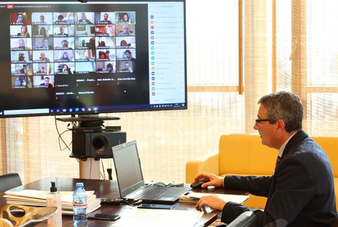 El presidente de la Diputación de Málaga, Francisco Salado, preside el pleno de marzo