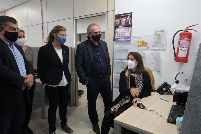 Los consellers de Salud y Educación, Patricia Gómez y Martí March, en su visita a EduCovid.