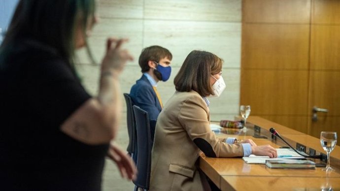 La consejera de Salud, Sara Alba, y el director general de Salud Pública, Pello Latasa