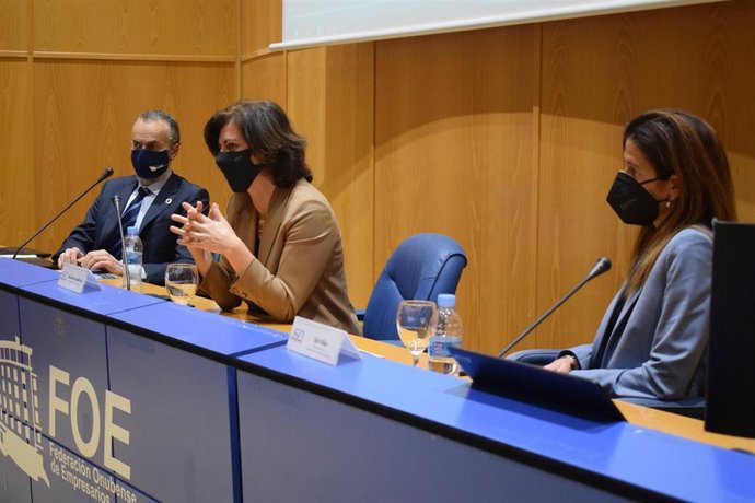 El Director De Metalurgia De Atlantic Copper, Carlos Ortiz, Y La Directora General Económico Financiera, Macarena Gutiérrez.