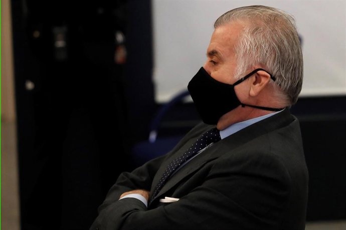 Archivo - El extesorero del PP Luis Bárcenas durante el juicio por la presunta caja 'b' del PP.