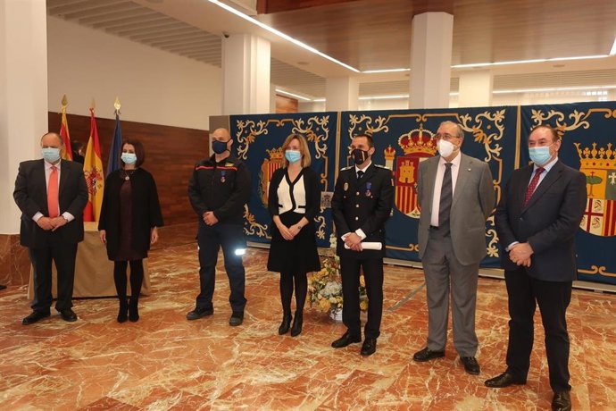El inspector jefe de la Policía Local de Teruel y el jefe de Bomberos de DPT, Medallas al Mérito de la Protección Civil.