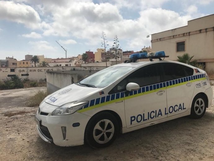 Archivo - Un coche de Policía Local de Melilla, en una imagen de archivo