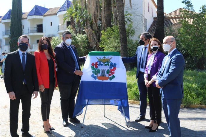 Autoridades durante el comienzo de las obras del hotel Byblos en Mijas