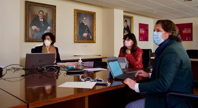 Consejo de Gobierno de la UHU.