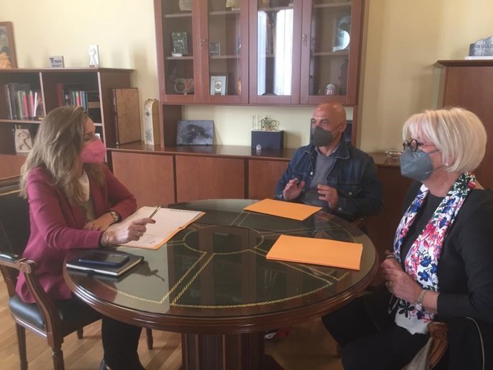 Representantes de Almería Centro se reúnen con la delegada de la Junta en Almería