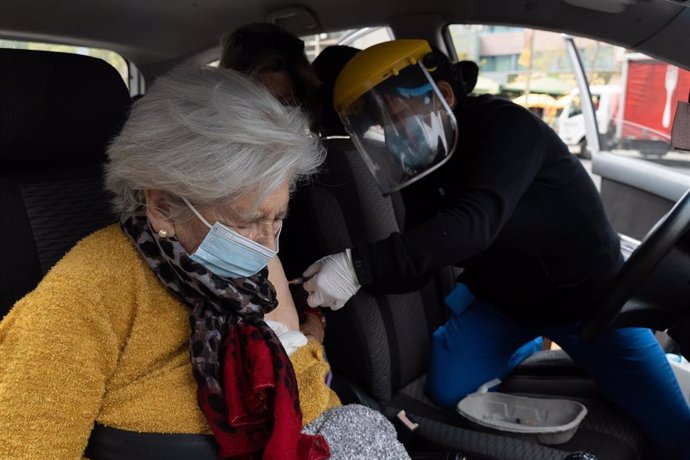 Campaña de vacunación contra el coronavirus en Santiago, Chile