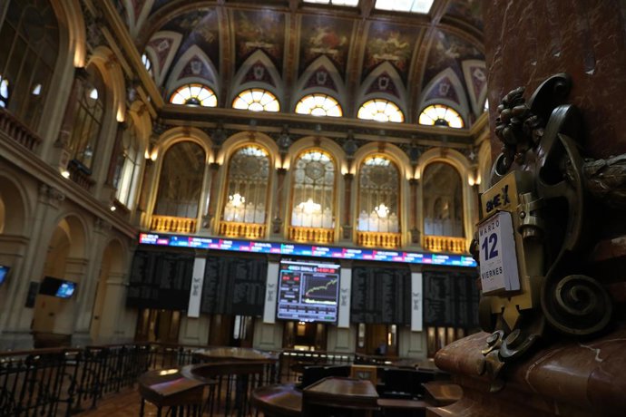 Paneles en el interior del Palacio de la Bolsa, en Madrid (España)