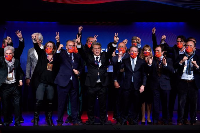 Celebración de Joan Laporta y su equipo de 'Estimem el Bara' tras ganar las elecciones a la presidencia del FC Barcelona, el domingo 7 de marzo de 2021