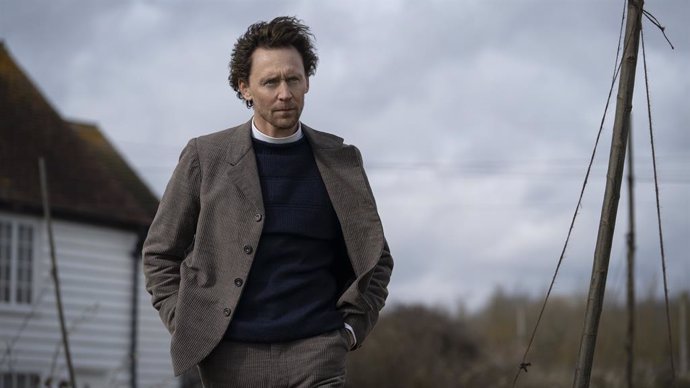 Tom Hiddleston, protagonizará junto a Claire Danes 'The Essex Serpent', la nueva serie de Apple