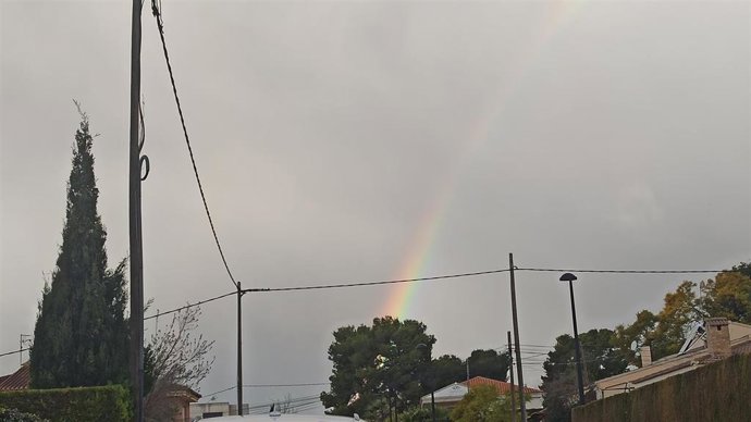 Archivo - Viento y lluvia en Valncia
