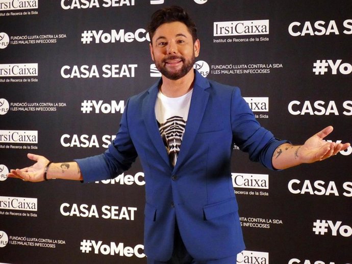 Miguel Poveda en el primer aniversario de la iniciativa solidaria #YOMECORONO