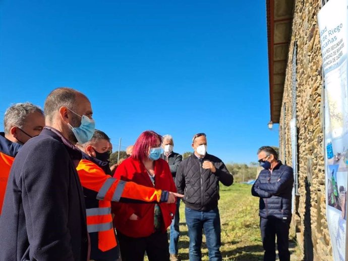 Begoña García visita las obras de mejora de la zona regable de Valdecañas.