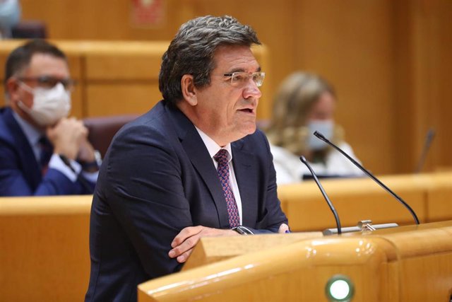 Archivo - El ministro de Inclusión, Seguridad Social y Migraciones, José Luis Escrivá, interviene durante una sesión de control al Gobierno en el Senado, en Madrid (España), a 22 de septiembre de 2020. El Ejecutivo responde, entre otras, a cuestiones rela