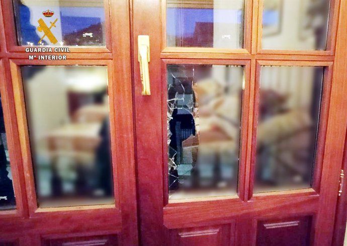 Rdo. Nota De Prensa Guardia Civil (Detenida In Fraganti Perpetrando Un Robo En Un Chalet De Mortera. Otro Detenido Robos En Muriedas))