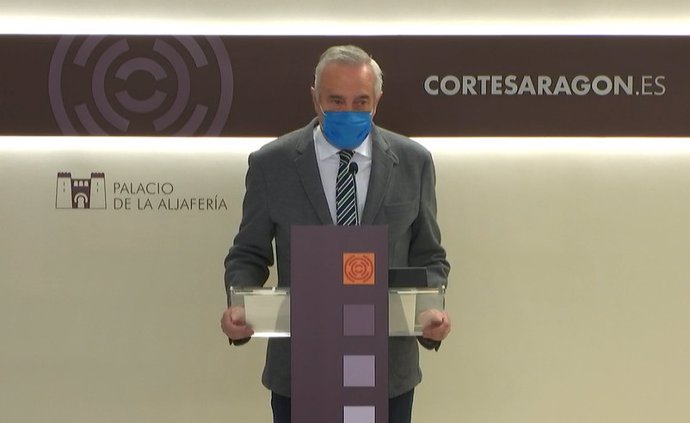 El presidente de las Cortes, Javier Sada, en la rueda de prensa de este jueves.