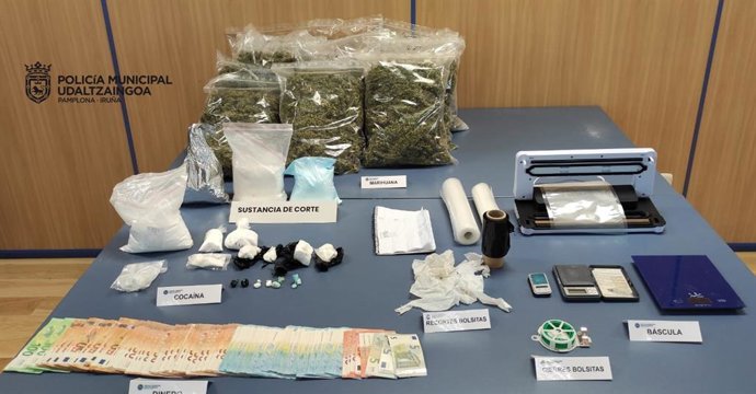 Droga y dinero incautado por la Policía Municipal de Pamplona en la operación policial