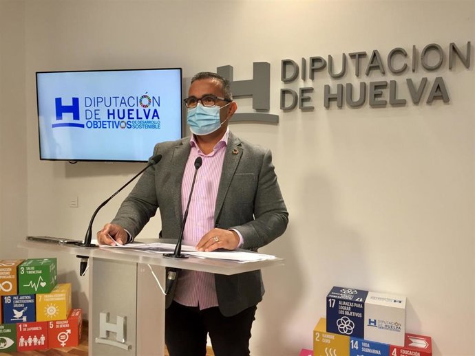 El portavoz del equipo de gobierno en la institución provincial, Salvador Gómez, en rueda de prensa.