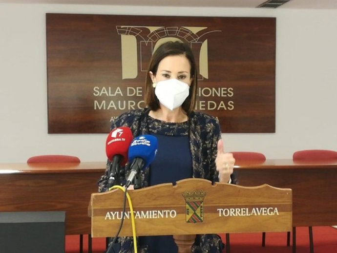 La portavoz del PP de Torrelavega, Marta Fernández Teijeiro, en la rueda de prensa