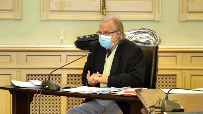 El director de IB3, Andreu Manresa, en la comisión de control a IB3 en el Parlament, este jueves.