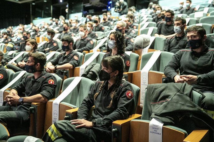 Ada Colau y Albert Batlle dan la bienvenida a 79 nuevos Bomberos de Barcelona