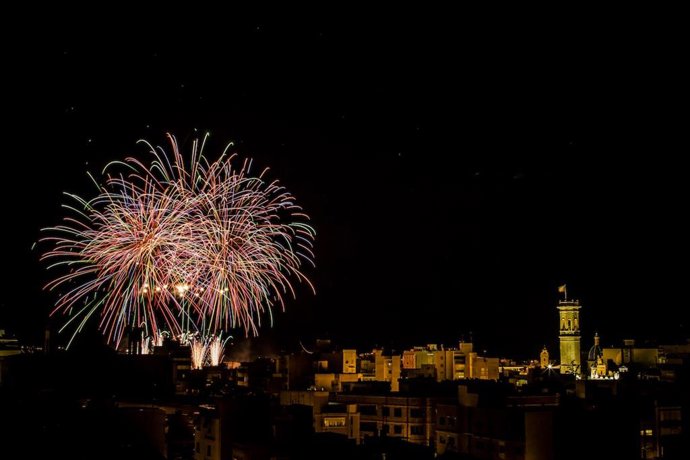 Archivo - Castillo de fuegos artificiales en imagen de archivo