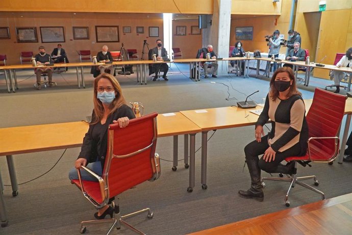 La presidenta del Consell de Menorca, Susana Mora, y la presidenta del Govern, Francina Armengol, reunidas con los sectores productivos de Menorca