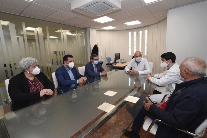 Visita de la Diputación al centro de producción de Avinatur