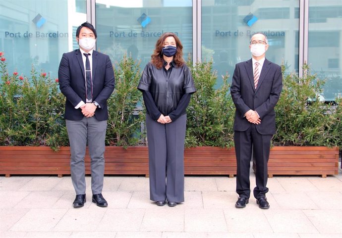 De izquierda a derecha: el cónsul de Seguridad del Japón, Yusuke Matsumoto; la presidenta del Puerto de Barcelona, Merc Conesa; y el cónsul general del Japón en Barcelona, Yasushi Sato.