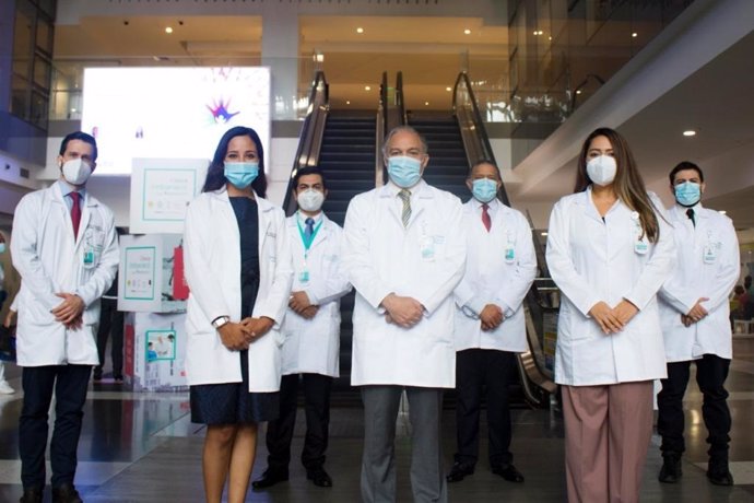 El equipo de la Clínica Imbanaco-Grupo Quirónsalud que ha realizado con éxito su primer trasplante de corazón a un paciente pediátrico menor de 5 años