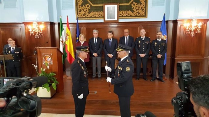 Archivo - Amaya Tebar, a la derecha de la imagen, al tomar posesión en 2018 como comisario provincial de Policía de Jaén