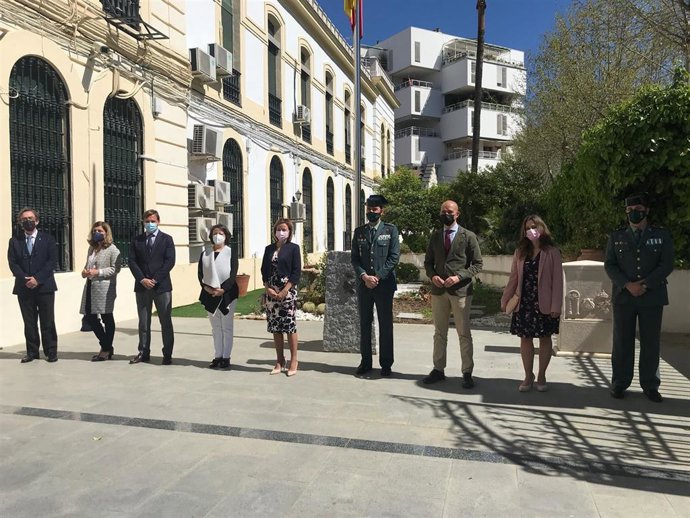 La directora gerente del Reina Sofía, Valle García, recibe la Cruz con distintivo blanco de la Orden del Mérito de la Guardia Civil