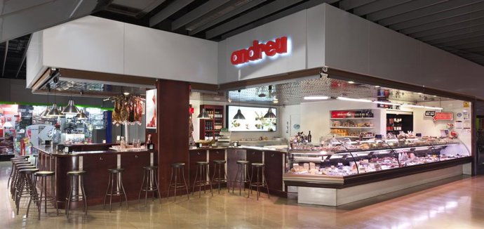 Archivo - La restauració dels centres comercials demana reobrir a partir del 22 de mar (Arxiu)