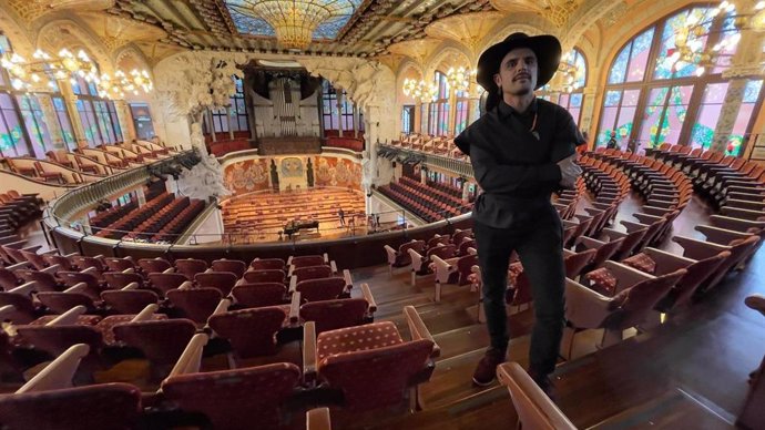 El artista Rodrigo Cuevas en el Palau de la Música