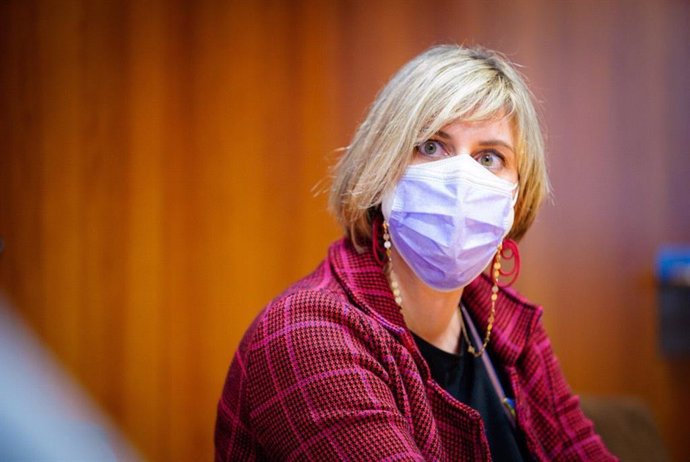 La consellera de Salud de la Generalitat en funciones, Alba Vergés, durante su visita al Hospital Clínic de Barcelona