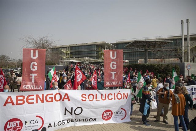 Economía.- Minoristas de Abengoa critican las condiciones "leoninas" de banca y fondos buitre en la reestructuración