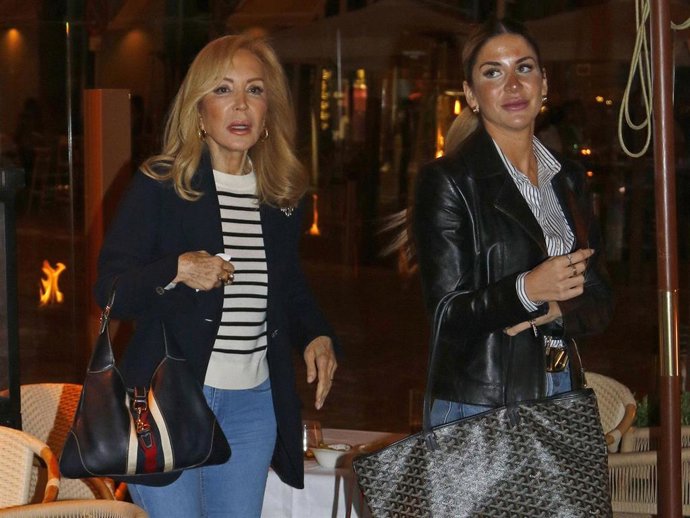 Carmen Lomana y Mar Torres disfrutaron de una relajada velada en un restaurante de la capital