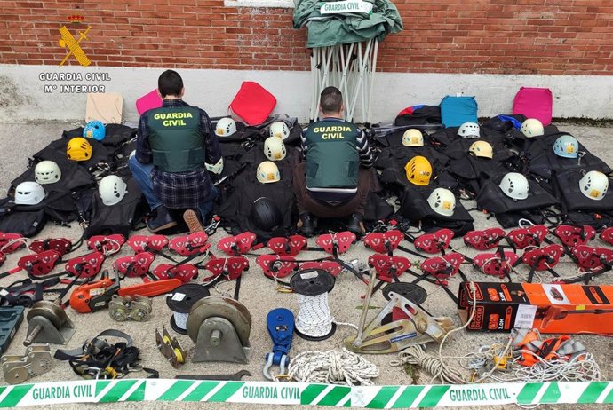 Material robado en una empresa de material deportivo de Camaleño