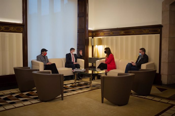 La presidenta del Parlament, Laura Borrs, es reuneix amb el president de Pimec, Antoni Cañete, i l'adjunt a la presidncia, Miquel Camps, a la cambra catalana. Catalunya (Espanya), 19 de mar del 2021.