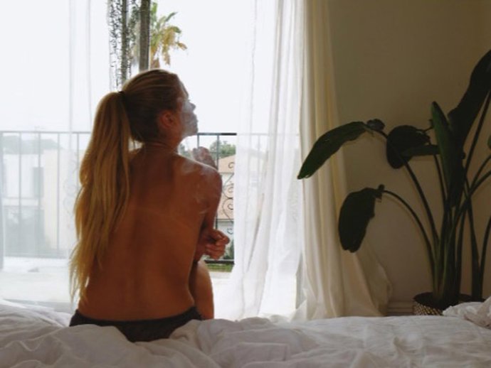 Una rutina de cuidado facial nocturno tiene importantes beneficios en nuestra piel