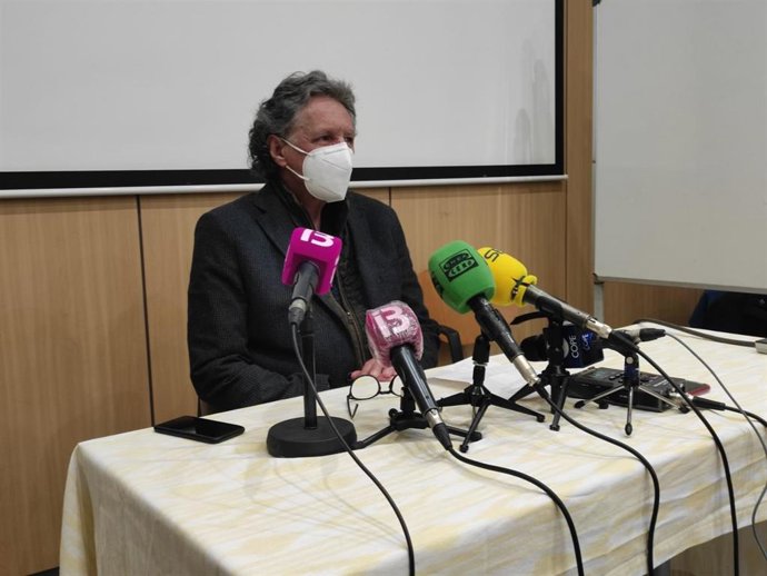 El impulsor de la Plataforma Vacunas, Salud y Economía, Miquel Munar, durante una rueda de prensa.