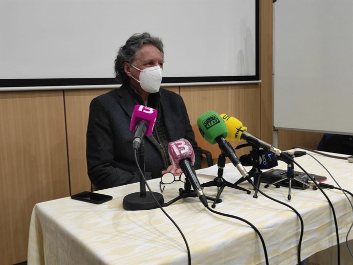 El impulsor de la Plataforma Vacunas, Salud y Economía, Miquel Munar, durante una rueda de prensa.