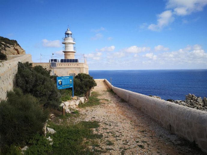 Dispositivo colocado en uno de los faros de Sa Dragonera para el conteo de visitantes.