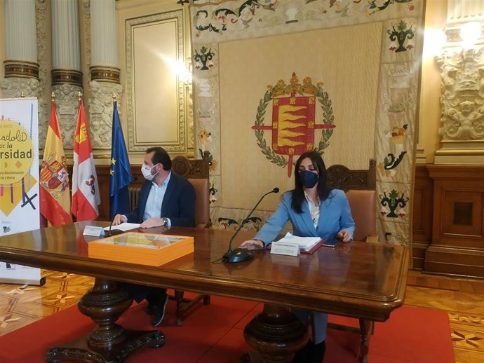 Oscar Puente, durante un acto institucional celebrado hoy contra el racismo.