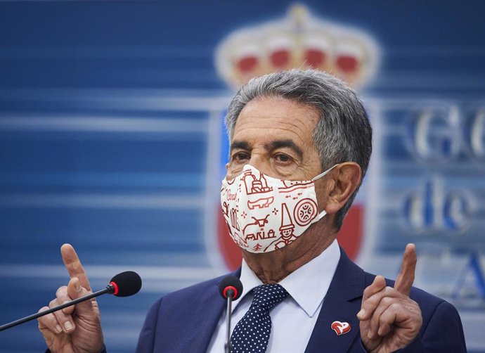 Archivo - El presidente de Cantabria, Miguel Ángel Revilla, comparece ante los medios en el Gobierno de la región, en Santander, Cantabria (España), a 17 de diciembre de 2020. Durante su comparecencia Revilla ha explicado el 'Plan de Navidad' frente al 