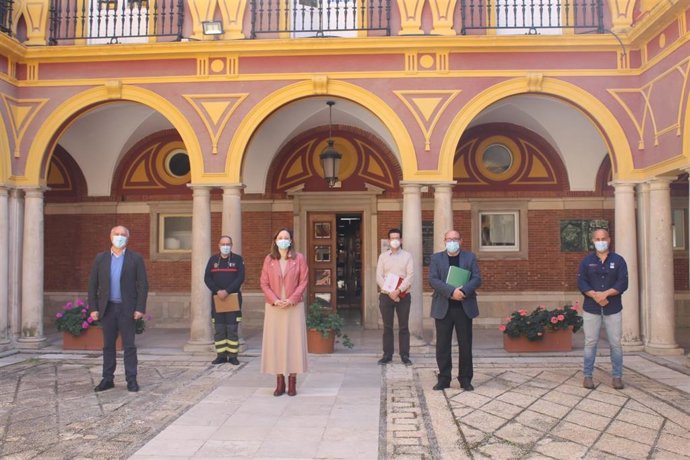 Primera reunión de la mesa de trabajo encargada de poner en marcha la campaña de sensibilización e información ante el riesgo de tsunami en la ciudad de Huelva