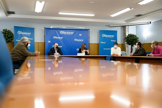 El PP se reúne con representantes de los afectados por el parque eólico Garma Blanca