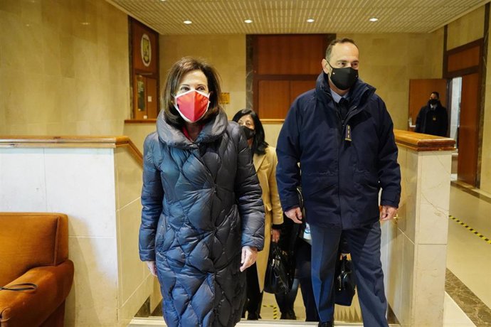 Margarita Robles en su visita a la base militar de Matacán.