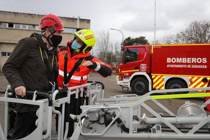 Los bomberos de Zaragoza renuevan su flota con cuatro vehículos de última generación y una inversión de 1,5 millones